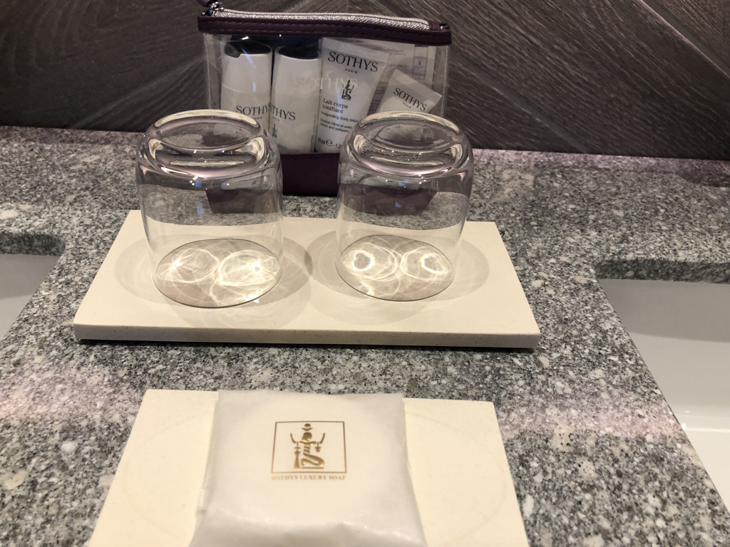 ウェスティン都ホテル京都　子連れ　宿泊記　ブログ　2ベッドルームスイート 1キングベッド＆2シングルベッド　子供添い寝　ジム　プール　温泉　朝食　クラブラウンジ　spgアメックス紹介　プラチナ特典　アメニティ