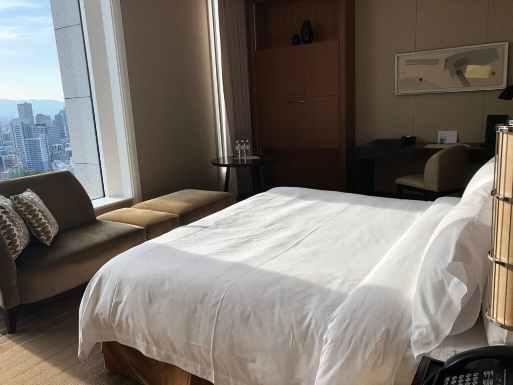 セントレジス大阪　ブログ　　宿泊記　子供添い寝　朝食　アクセス　駐車場　タイタニックオムレツ　プラチナ特典　バトラーサービス　マリオットボンヴォイアメックス　紹介　アメニティ