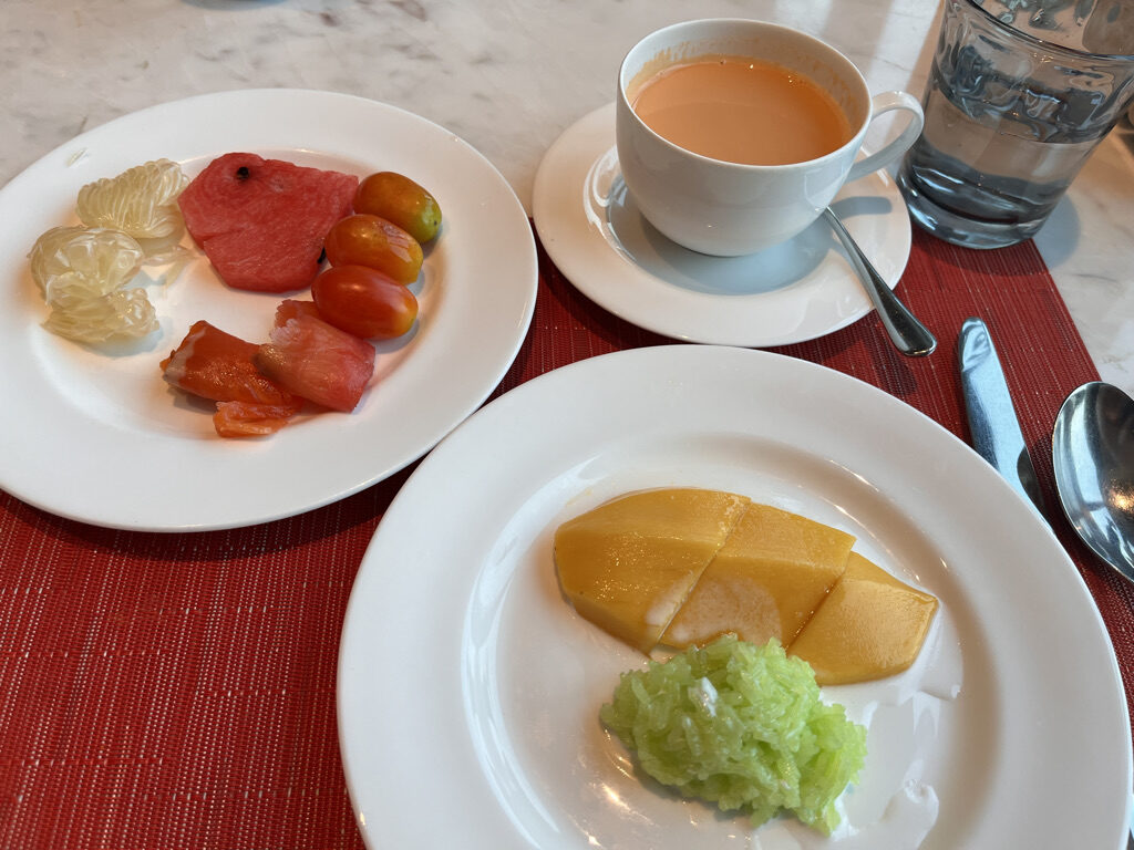 セントレジスバンコク　宿泊記　送迎　アクセス　朝食　プール　ジム　サウナ　子供添い寝年齢　マリオットボンヴォイアメックス　プラチナ特典　バトラーサービス