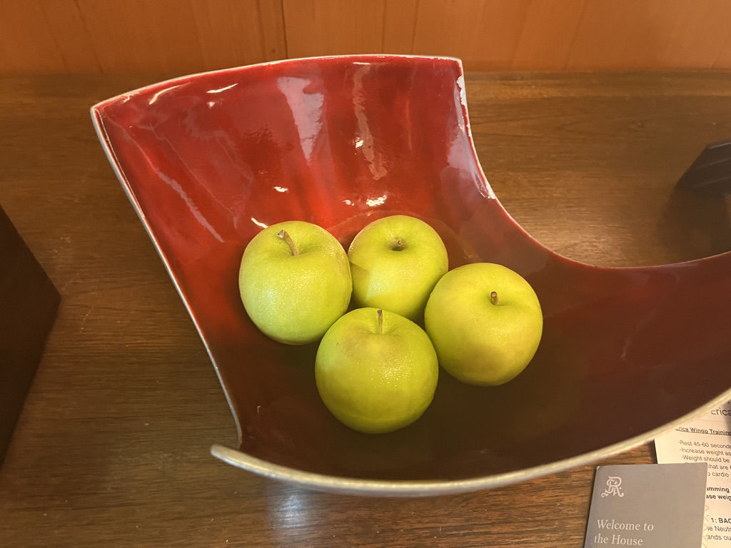 セントレジスバンコク　宿泊記　送迎　アクセス　朝食　プール　ジム　サウナ　子供添い寝年齢　マリオットボンヴォイアメックス　プラチナ特典　バトラーサービス