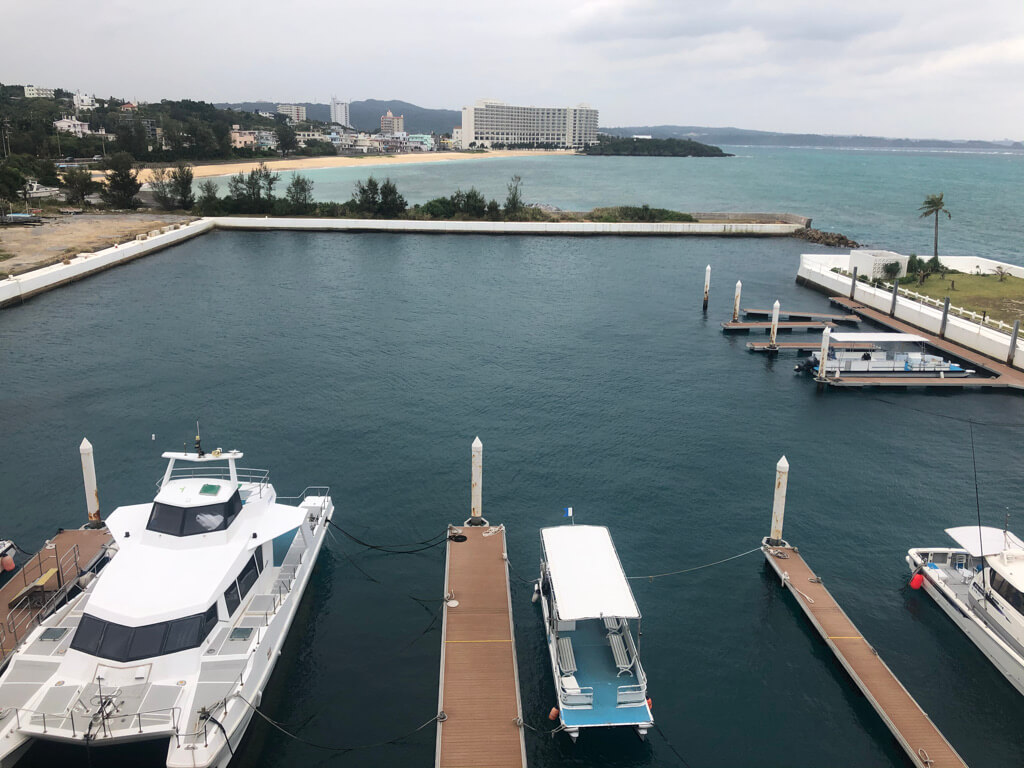 シェラトン沖縄サンマリーナリゾート　サウスタワー　宿泊記　プレミアムオーシャンツイン　フィットネスジム　大浴場　プール　サウナ　コンビニ　アメニティ