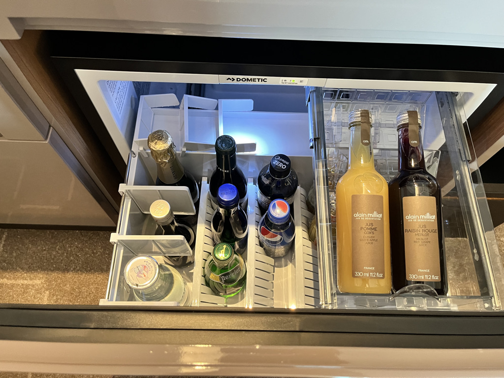 TIAD ティアド　宿泊記　プール　ラウンジ　部屋　ブログ　プラチナ特典