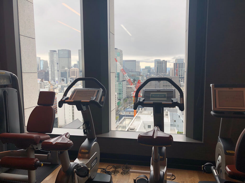 セントレジス大阪　ブログ　　宿泊記　子供添い寝　朝食　アクセス　駐車場　タイタニックオムレツ　プラチナ特典　バトラーサービス　マリオットボンヴォイアメックス　紹介　アメニティ