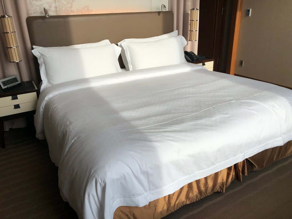 セントレジス大阪　ブログ　　宿泊記　子供添い寝　朝食　アクセス　駐車場　タイタニックオムレツ　プラチナ特典　バトラーサービス　マリオットボンヴォイアメックス　紹介　アメニティ