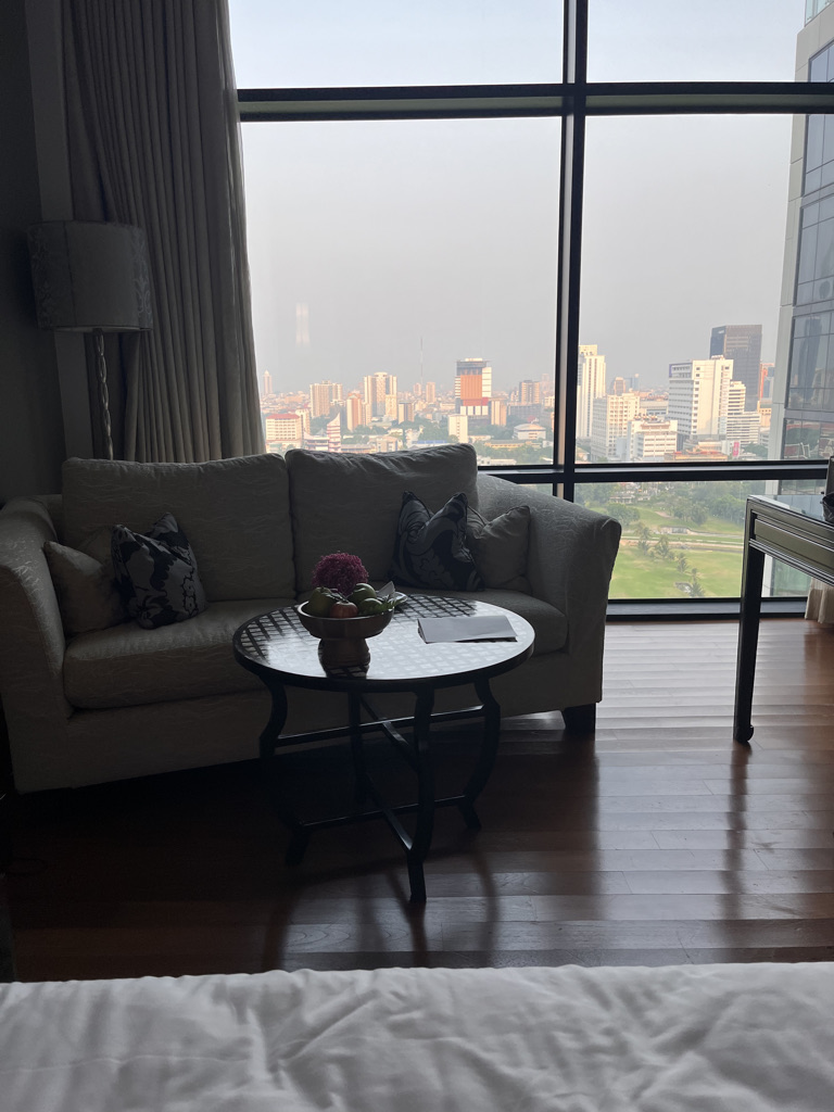 セントレジスバンコク　宿泊記　送迎　アクセス　朝食　プール　ジム　サウナ　子供添い寝年齢　マリオットボンヴォイアメックス　プラチナ特典　バトラーサービス