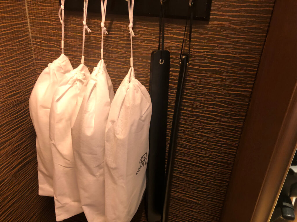 セントレジス大阪　ブログ　　宿泊記　子供添い寝　朝食　アクセス　駐車場　タイタニックオムレツ　プラチナ特典　バトラーサービス　マリオットボンヴォイアメックス　紹介　アメニティ