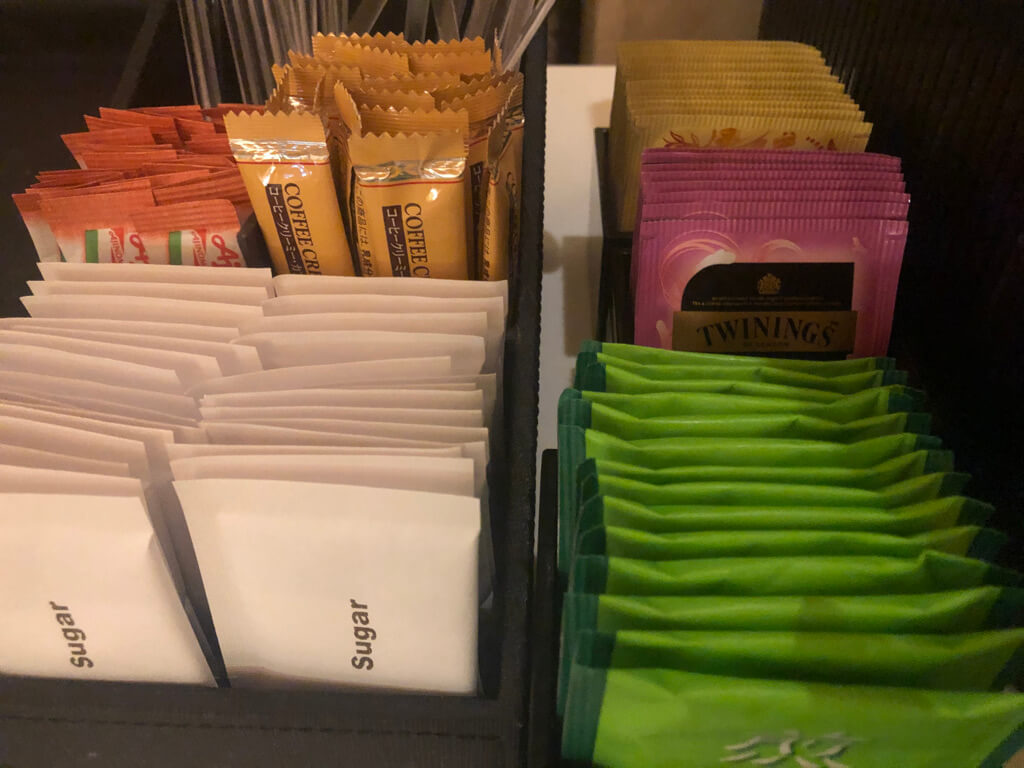 シェラトン沖縄サンマリーナリゾート　サウスタワー　宿泊記　プレミアムオーシャンツイン　フィットネスジム　大浴場　プール　サウナ　コンビニ　アメニティ