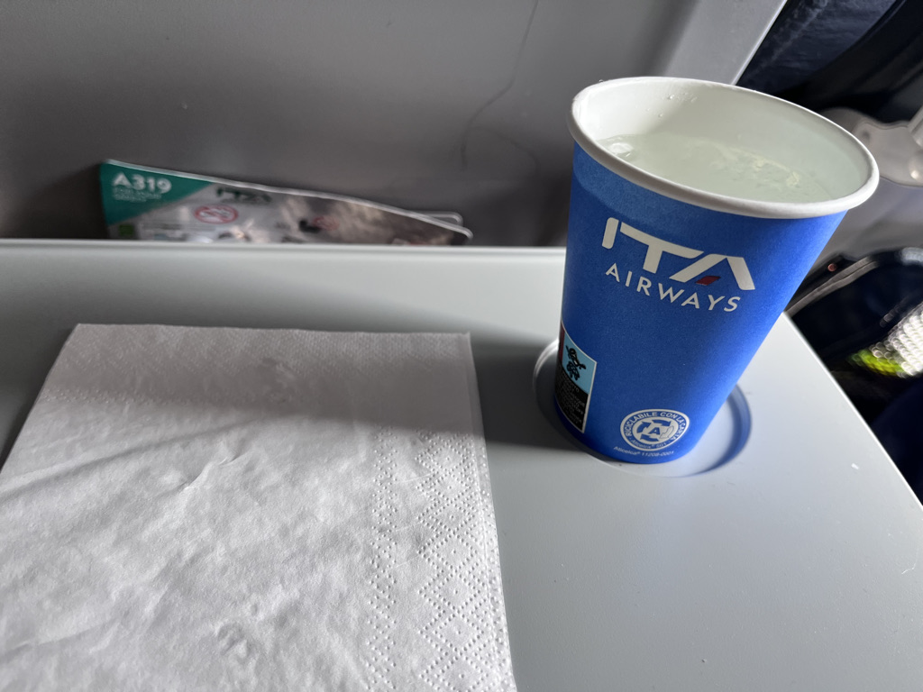 ITAエアウェイズAZ1463【ローマ→ベネチア】エコノミークラスクチコミ搭乗記★空港ラウンジを利用した感想など 26 ローマ フィウミチーノ空港 プライムクラスラウンジ ITAエアウェイズ AZ1462 プライオリティパス