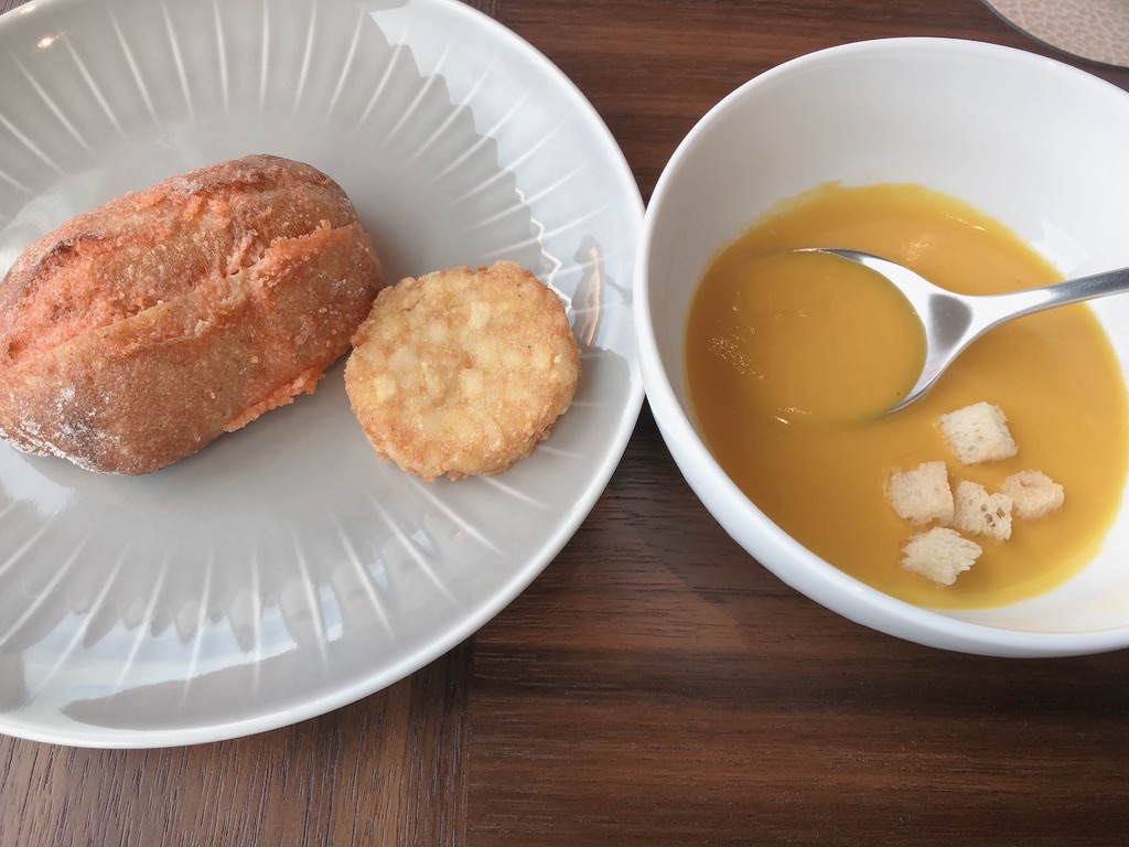 リッツカールトン福岡　クラブラウンジ　朝食　料金　アフタヌーンティ