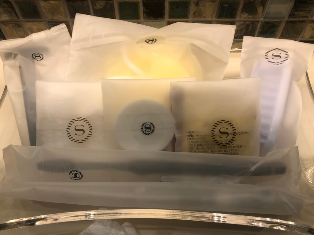 シェラトン沖縄サンマリーナリゾート　サウスタワー　宿泊記　プレミアムオーシャンツイン　フィットネスジム　大浴場　プール　サウナ　コンビニ　アメニティ