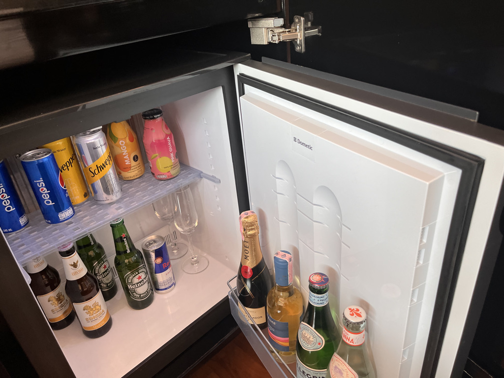 セントレジスバンコク　宿泊記　送迎　アクセス　朝食　プール　ジム　サウナ　子供添い寝年齢　マリオットボンヴォイアメックス　プラチナ特典　バトラーサービス