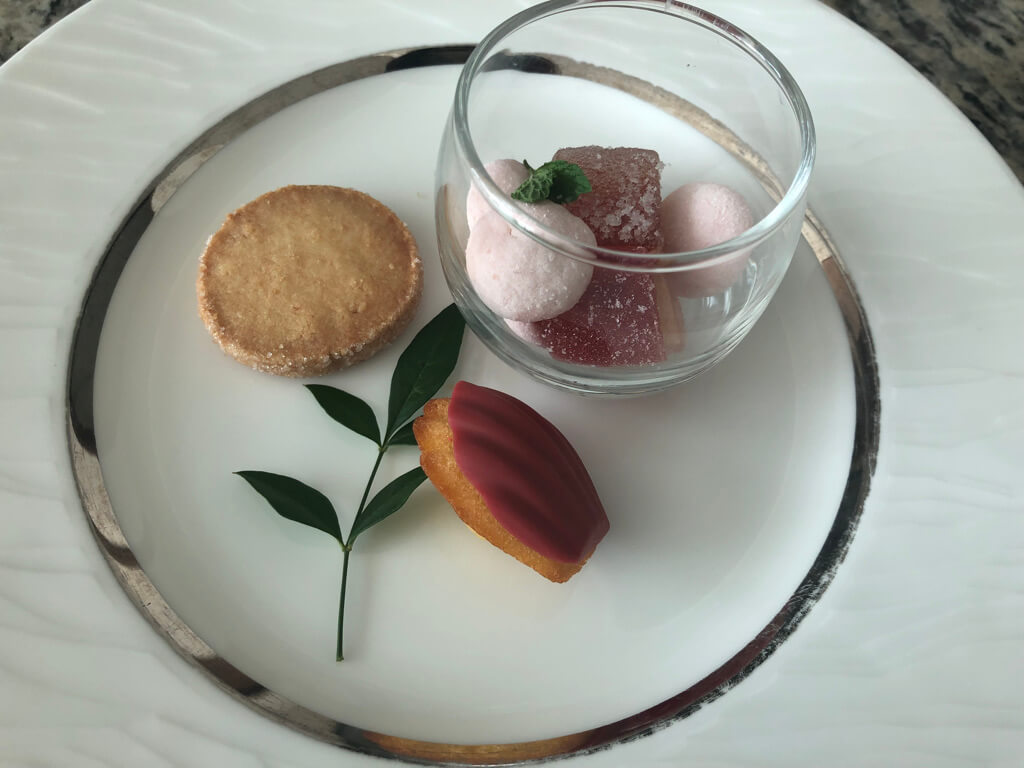 大阪マリオット都ホテル　ブログ　ジュニアスイート　子供添い寝無料　宿泊記　連休　格安　朝食　ラウンジ　あべのハルカス　プラチナ特典　　駐車場　マリオットボンヴォイアメックス紹介