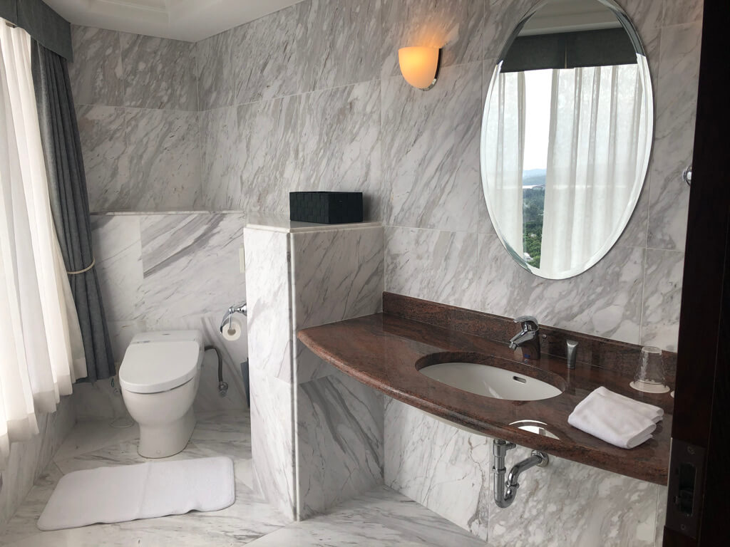 沖縄マリオット 宿泊記 パノラマオーシャンスイートプレミアム 部屋 館内施設 格安宿泊　プラチナ特典 SPGアメックス紹介　ジム　プール　スパ