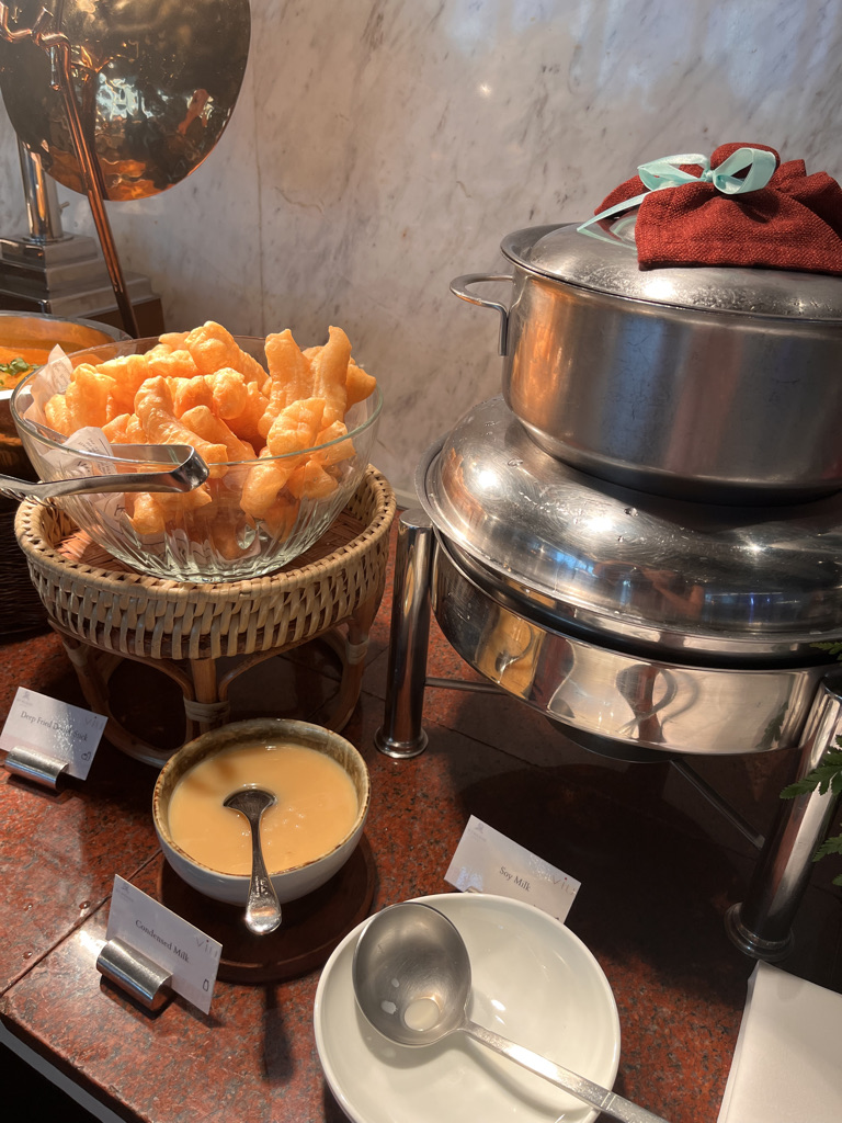 セントレジスバンコク　宿泊記　送迎　アクセス　朝食　プール　ジム　サウナ　子供添い寝年齢　マリオットボンヴォイアメックス　プラチナ特典　バトラーサービス