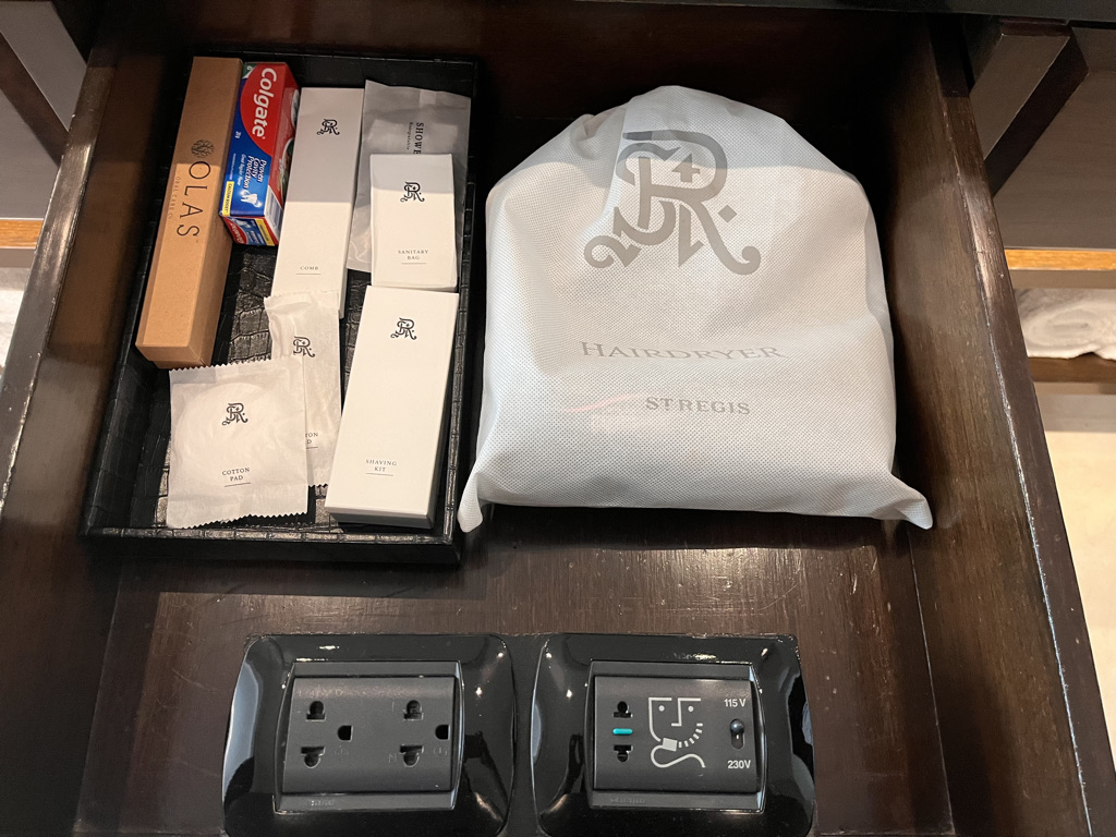 セントレジスバンコク　宿泊記　送迎　アクセス　朝食　プール　ジム　サウナ　子供添い寝年齢　マリオットボンヴォイアメックス　プラチナ特典