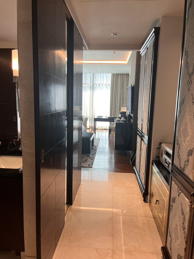 セントレジスバンコク　宿泊記　送迎　アクセス　朝食　プール　ジム　サウナ　子供添い寝年齢　マリオットボンヴォイアメックス　プラチナ特典