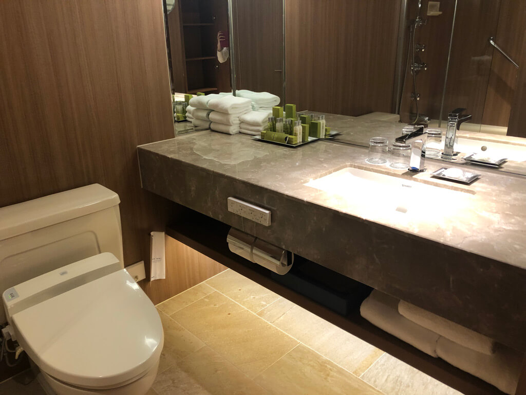 ヒルトン名古屋　子連れ宿泊　LOVEあいちキャンペーン　愛知県民割　朝食　子供料金　プール　ジム　駐車場