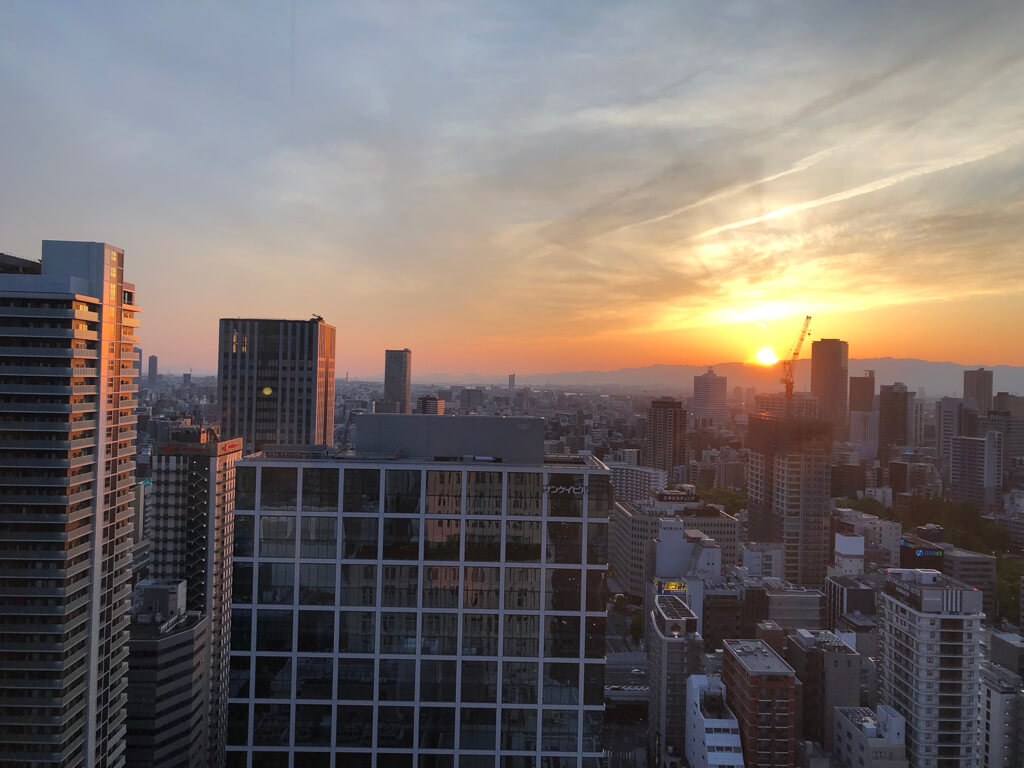 セントレジス大阪　ブログ　　宿泊記　子供添い寝　朝食　アクセス　駐車場　タイタニックオムレツ　プラチナ特典　バトラーサービス　マリオットボンヴォイアメックス　紹介　アメニティ