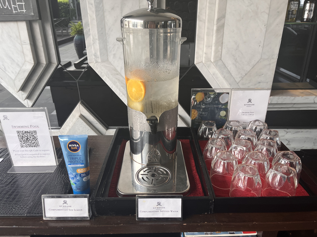 セントレジスバンコク　宿泊記　送迎　アクセス　朝食　プール　ジム　サウナ　子供添い寝年齢　マリオットボンヴォイアメックス　プラチナ特典　バトラーサービス