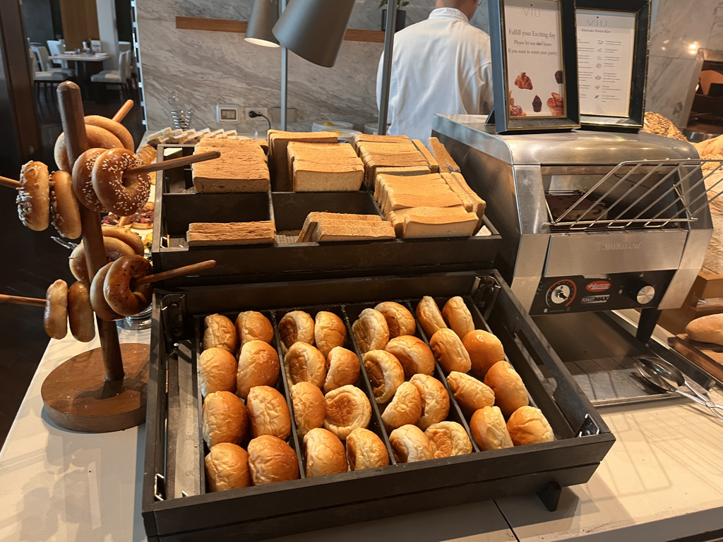 セントレジスバンコク　宿泊記　送迎　アクセス　朝食　プール　ジム　サウナ　子供添い寝年齢　マリオットボンヴォイアメックス　プラチナ特典　バトラーサービス