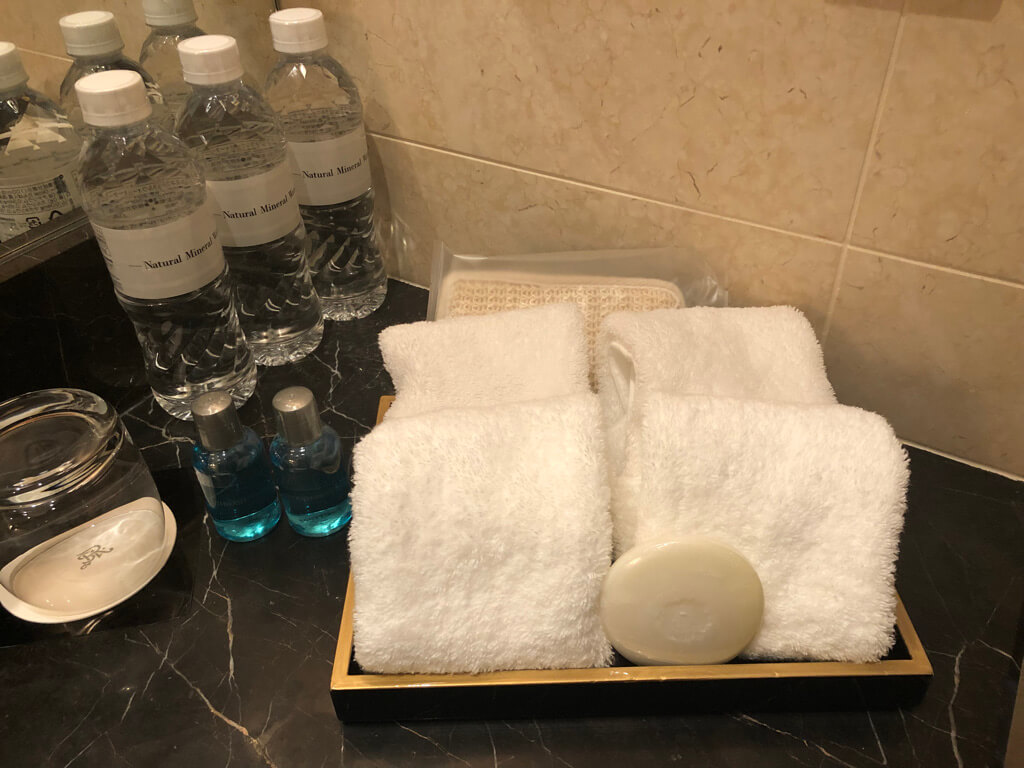 セントレジス大阪　ブログ　　宿泊記　子供添い寝　朝食　アクセス　駐車場　タイタニックオムレツ　プラチナ特典　バトラーサービス　マリオットボンヴォイアメックス　紹介　アメニティ