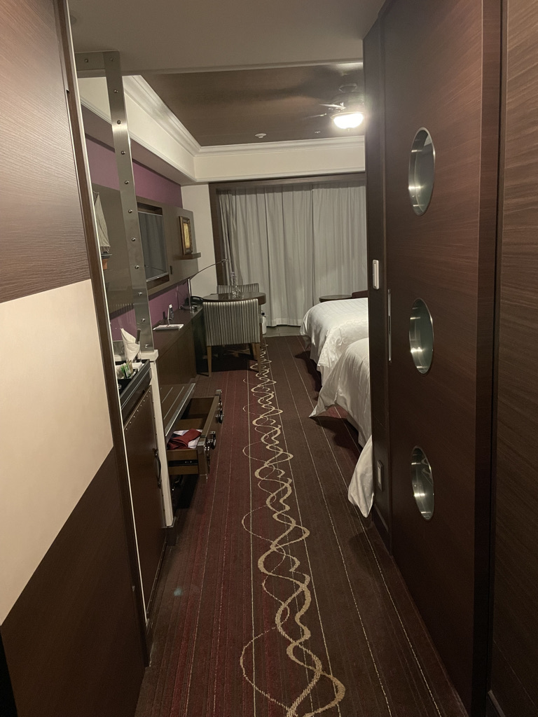 【シェラトングランデ東京ベイ】部屋・アメニティ・ディズニーオフィシャルホテルに無料宿泊するおすすめの方法 11 シェラトングランデ東京ベイ 部屋 何階 駐車場代 アメニティ ディズニーオフィシャルホテル おすすめ マリオットボンヴォイアメックス 紹介 アクセス