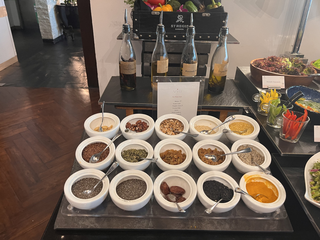 セントレジスバンコク　宿泊記　送迎　アクセス　朝食　プール　ジム　サウナ　子供添い寝年齢　マリオットボンヴォイアメックス　プラチナ特典　バトラーサービス