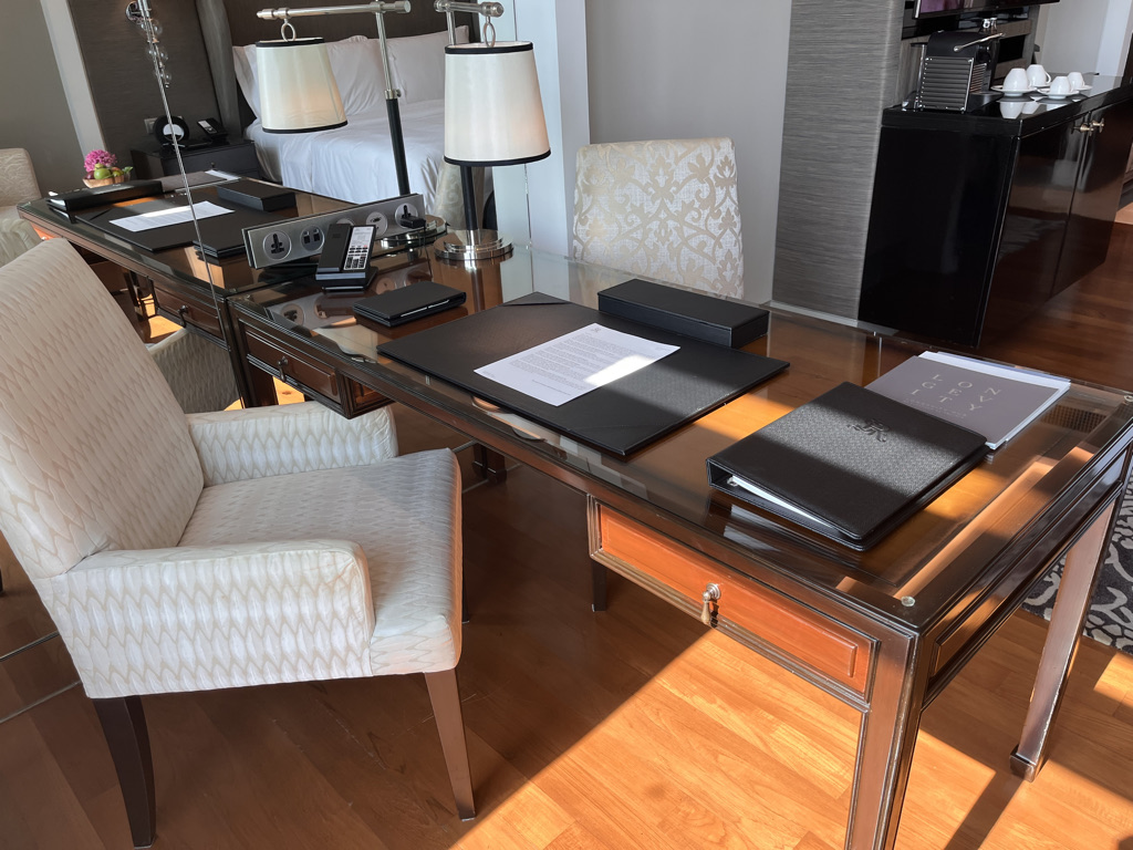 セントレジスバンコク　宿泊記　送迎　アクセス　朝食　プール　ジム　サウナ　子供添い寝年齢　マリオットボンヴォイアメックス　プラチナ特典