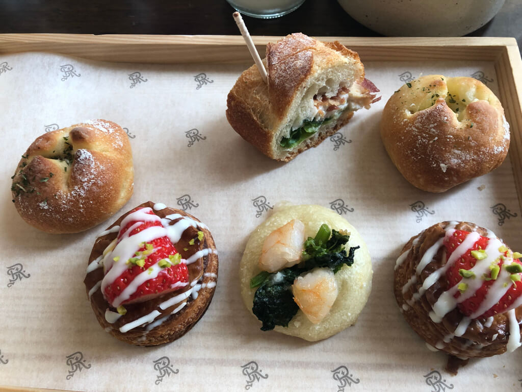 セントレジス大阪　ブログ　　宿泊記　子供添い寝　朝食　アクセス　駐車場　タイタニックオムレツ　プラチナ特典　バトラーサービス　マリオットボンヴォイアメックス　紹介　アメニティ