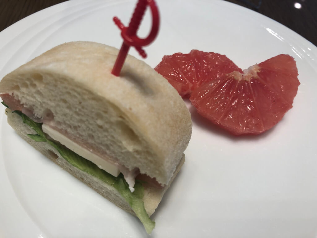 大阪マリオット都ホテル　ブログ　ジュニアスイート　子供添い寝無料　宿泊記　連休　格安　朝食　ラウンジ　あべのハルカス　プラチナ特典　　駐車場　マリオットボンヴォイアメックス紹介