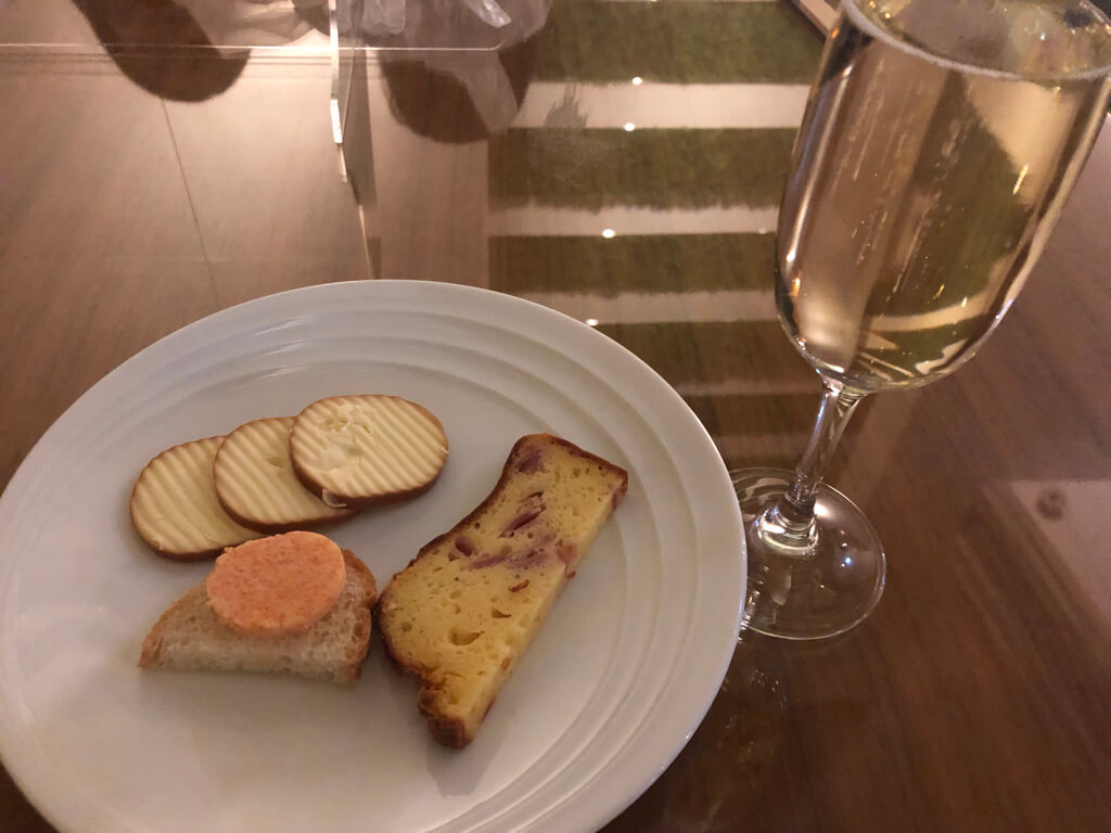 大阪マリオット都ホテル　ブログ　ジュニアスイート　子供添い寝無料　宿泊記　連休　格安　朝食　ラウンジ　あべのハルカス　プラチナ特典　　駐車場　マリオットボンヴォイアメックス紹介