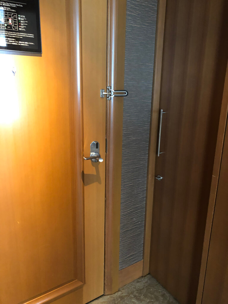 セントレジス大阪　ブログ　　宿泊記　子供添い寝　朝食　アクセス　駐車場　タイタニックオムレツ　プラチナ特典　バトラーサービス　マリオットボンヴォイアメックス　紹介　アメニティ