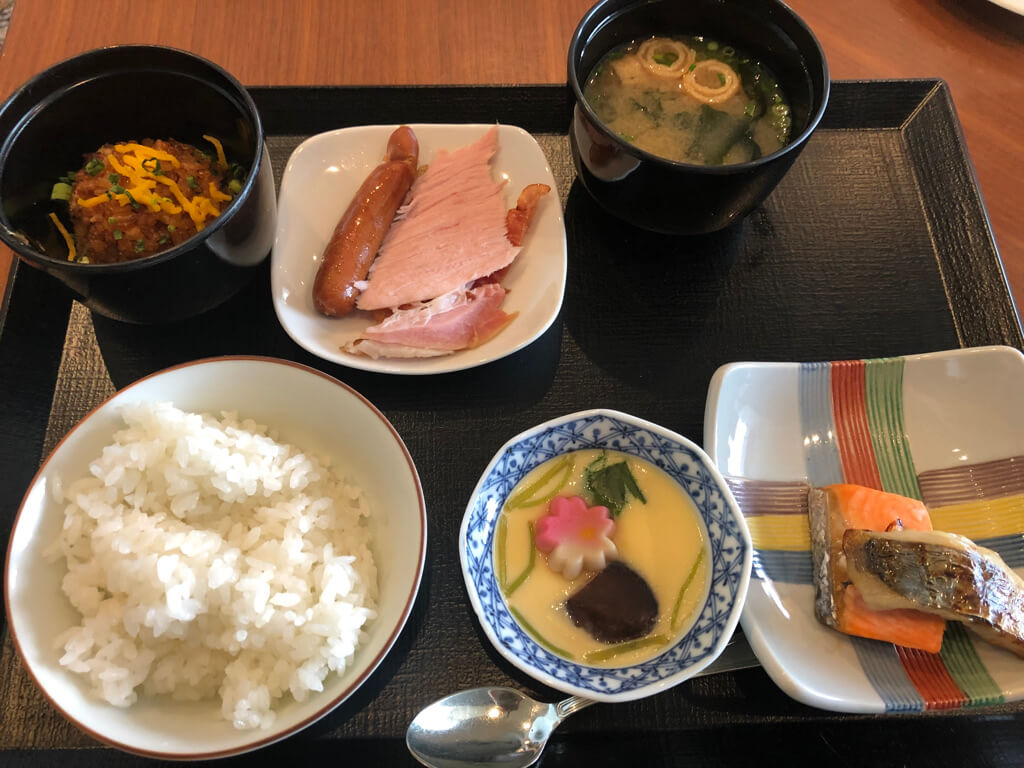 名古屋マリオットアソシアホテルデラックス スイート 宿泊記 朝食 コンシェルジュ ラウンジ フィットネスジム プール spgアメックス 紹介 プラチナ特典