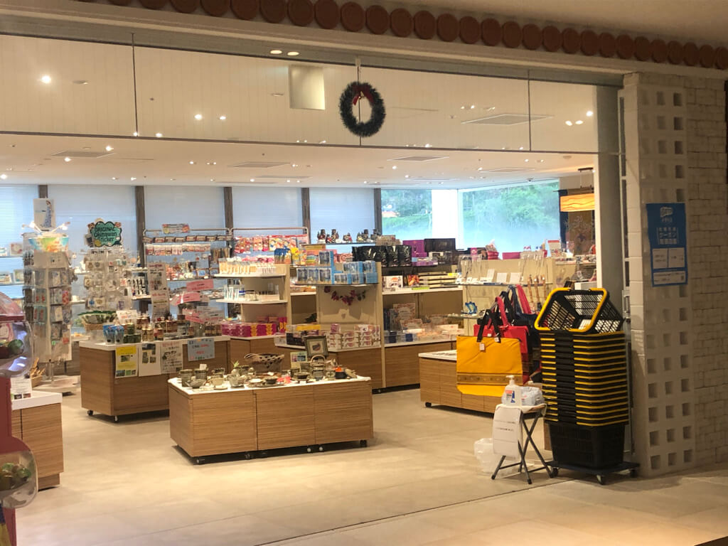 シェラトン沖縄サンマリーナリゾート　サウスタワー　宿泊記　プレミアムオーシャンツイン　フィットネスジム　大浴場　プール　サウナ　コンビニ　アメニティ