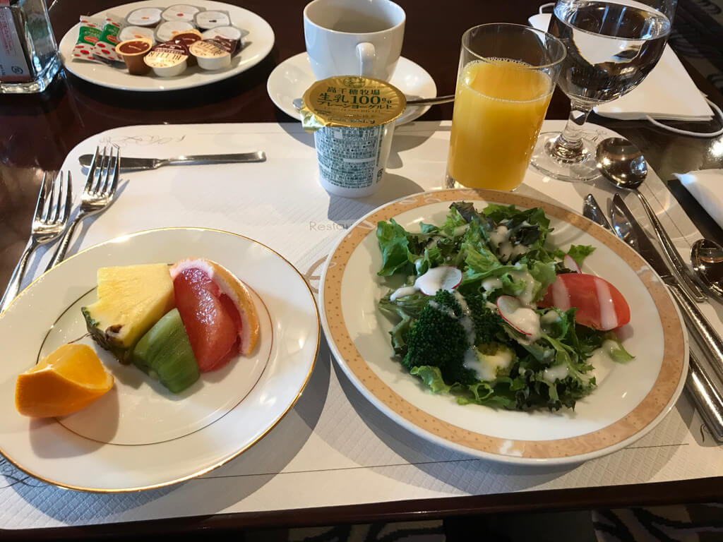 シェラトン都ホテル大阪　宿泊記　朝食　ラウンジ　プレミアムフロアデラックスツイン　