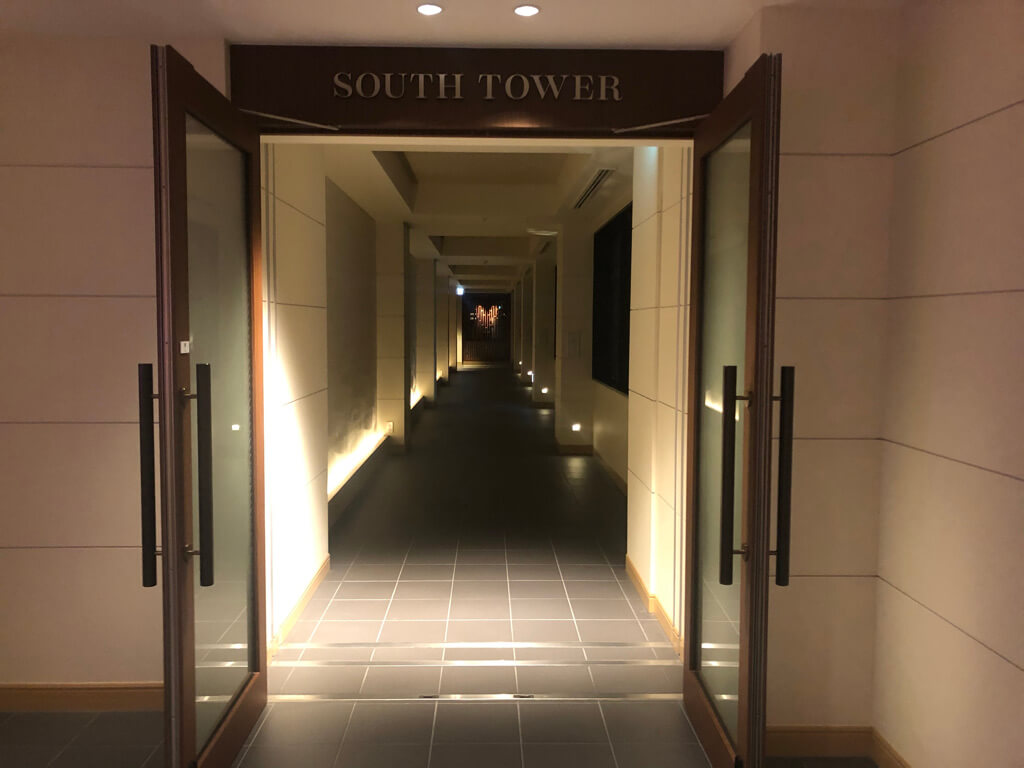 シェラトン沖縄サンマリーナリゾート　サウスタワー　宿泊記　プレミアムオーシャンツイン　フィットネスジム　大浴場　プール　サウナ　コンビニ　アメニティ