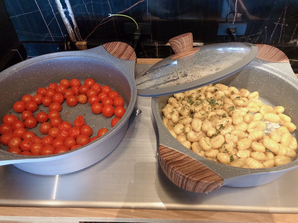 リッツカールトン福岡　クラブラウンジ　朝食　料金　アフタヌーンティ