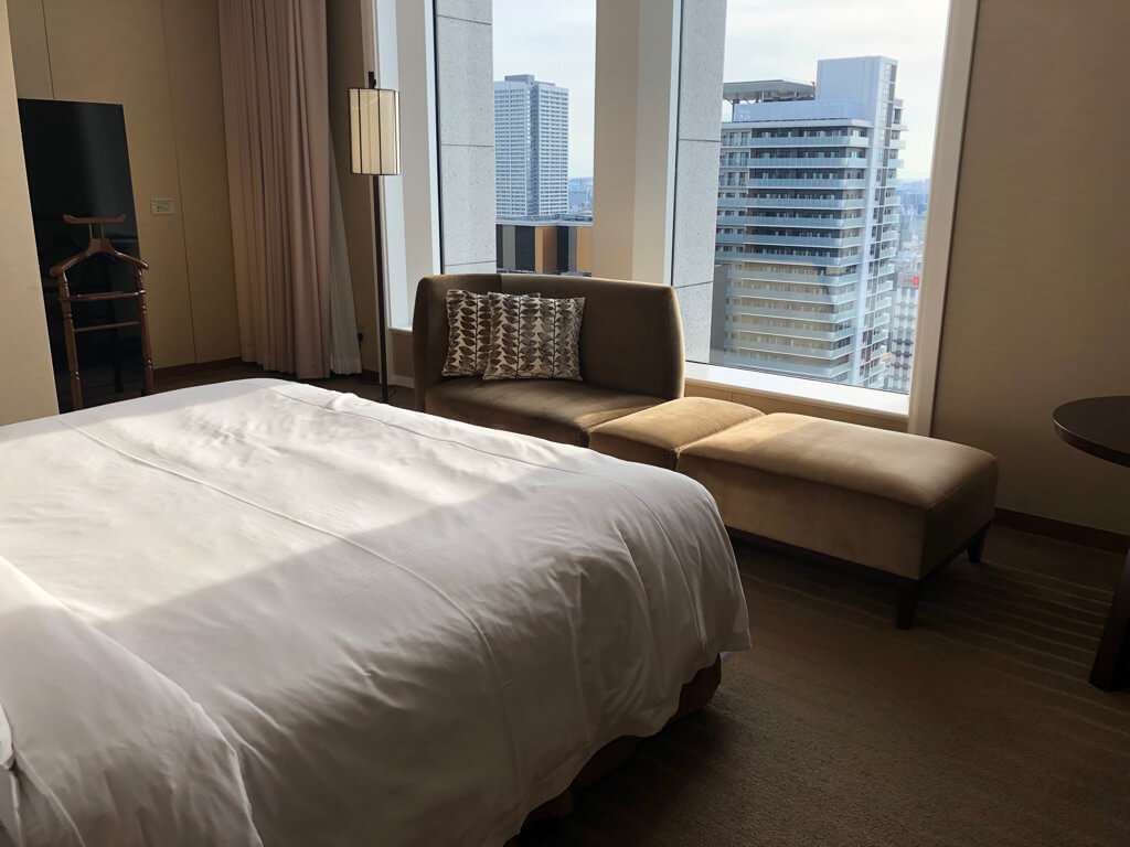 セントレジス大阪　ブログ　　宿泊記　子供添い寝　朝食　アクセス　駐車場　タイタニックオムレツ　プラチナ特典　バトラーサービス　マリオットボンヴォイアメックス　紹介　アメニティ