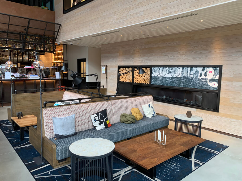 モクシー大阪梅田　バー　カフェ