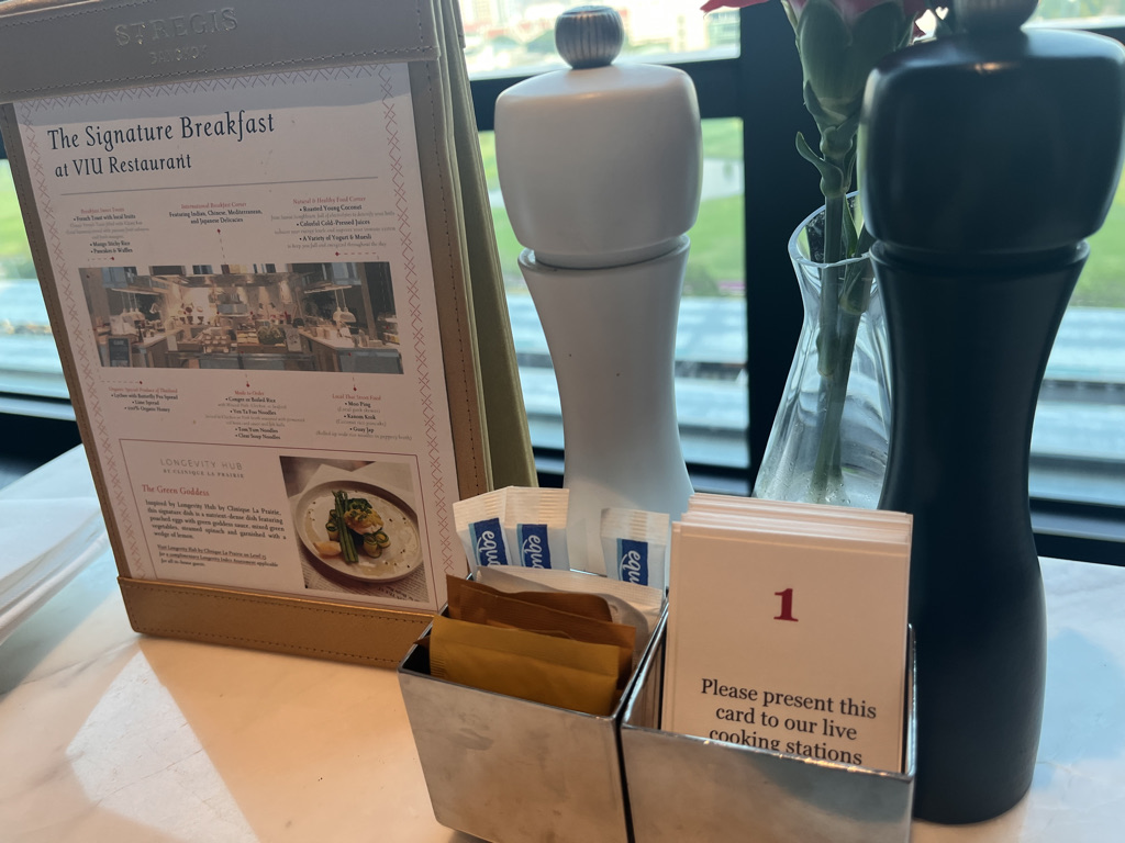 セントレジスバンコク　宿泊記　送迎　アクセス　朝食　プール　ジム　サウナ　子供添い寝年齢　マリオットボンヴォイアメックス　プラチナ特典　バトラーサービス