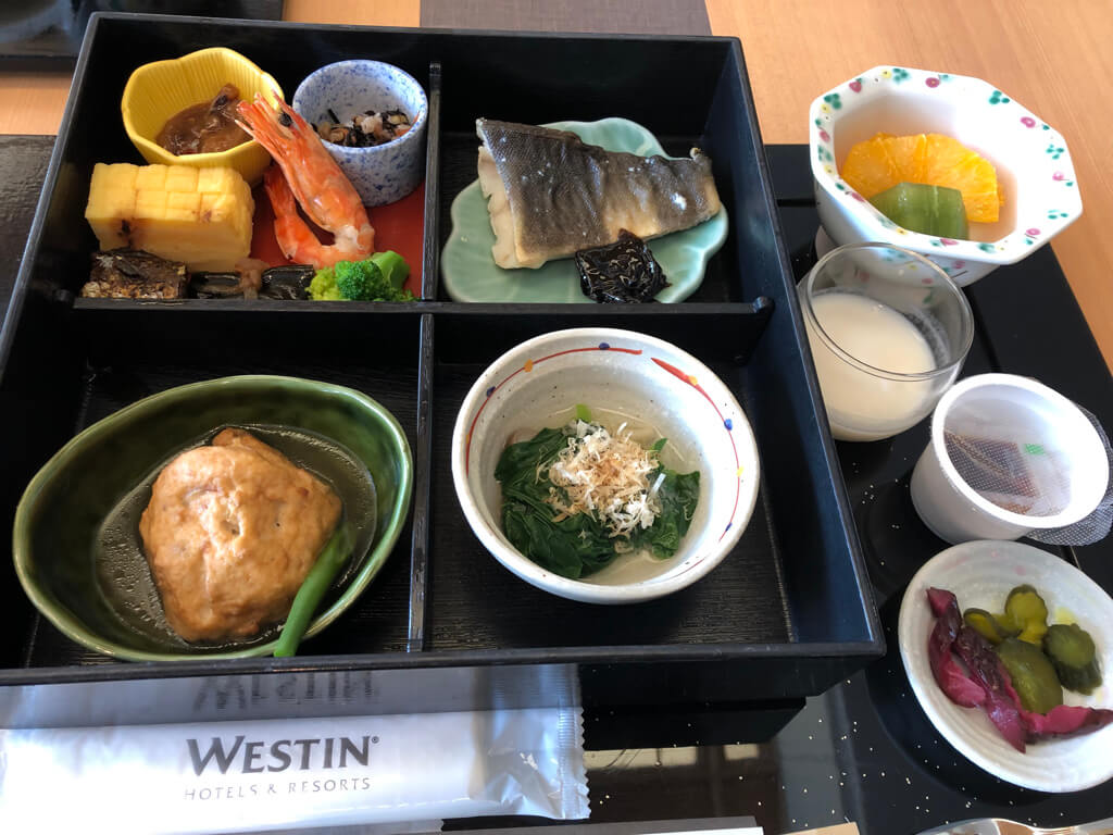 ウェスティンルスツ子連れ宿泊記☆遊び尽くせるコンプリホテルで札幌、積丹、余市観光にも重宝!5連泊で超お得になる方法とは? 143 ウェスティンルスツ 宿泊記 ブログ 子連れ添い寝無料 朝食 ラウンジ アクティビティ 花火 マリオットボンヴォイアメックス紹介 プラチナ特典 温泉