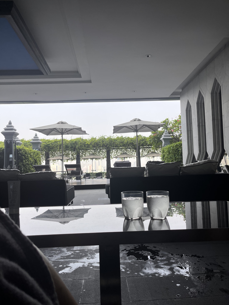 セントレジスバンコク　宿泊記　送迎　アクセス　朝食　プール　ジム　サウナ　子供添い寝年齢　マリオットボンヴォイアメックス　プラチナ特典　バトラーサービス