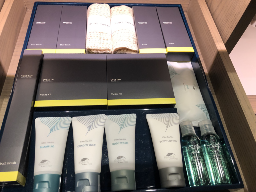 ウェスティン都ホテル京都　子連れ　宿泊記　ブログ　2ベッドルームスイート 1キングベッド＆2シングルベッド　子供添い寝　ジム　プール　温泉　朝食　クラブラウンジ　spgアメックス紹介　プラチナ特典　アメニティ