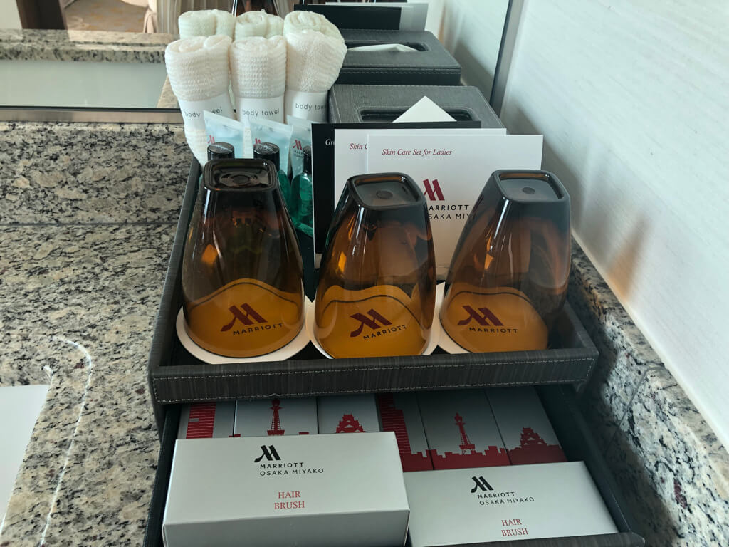大阪マリオット都ホテル　ブログ　ジュニアスイート　子供添い寝無料　宿泊記　連休　格安　朝食　ラウンジ　あべのハルカス　プラチナ特典　　駐車場　マリオットボンヴォイアメックス紹介
