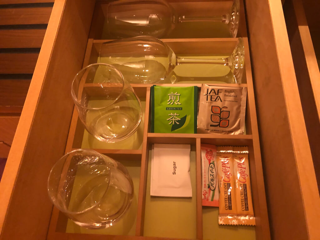 シェラトン沖縄サンマリーナリゾート　サウスタワー　宿泊記　プレミアムオーシャンツイン　フィットネスジム　大浴場　プール　サウナ　コンビニ　アメニティ