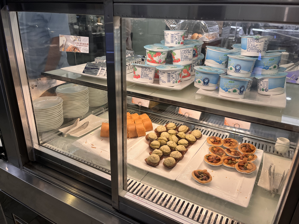 台湾　桃園国際空港　乗り継ぎ　シャワー　トランジットホテル　Wi-Fi　エバー航空　ラウンジ