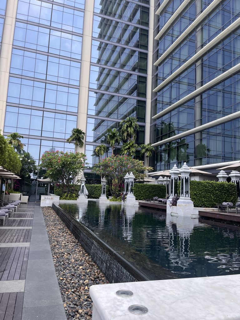 セントレジスバンコク　宿泊記　送迎　アクセス　朝食　プール　ジム　サウナ　子供添い寝年齢　マリオットボンヴォイアメックス　プラチナ特典　バトラーサービス