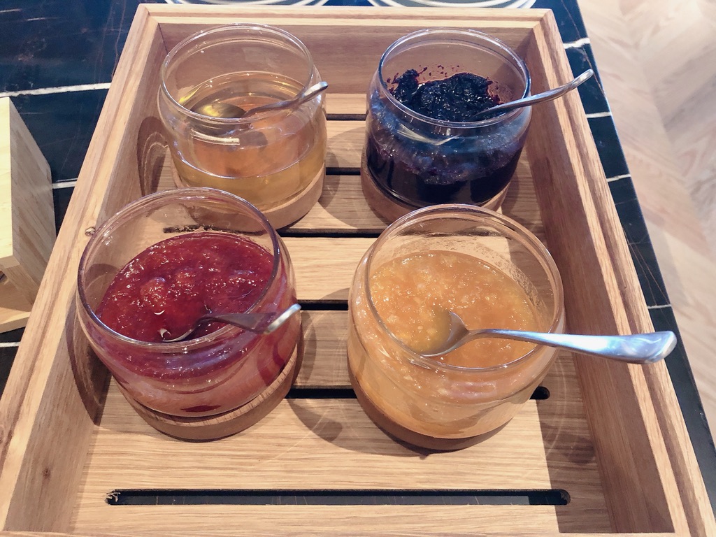 リッツカールトン福岡　クラブラウンジ　朝食　料金　アフタヌーンティ