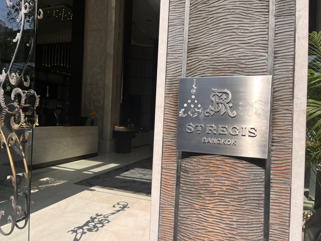 セントレジスバンコク　宿泊記　送迎　アクセス　朝食　プール　ジム　サウナ　子供添い寝年齢　マリオットボンヴォイアメックス　プラチナ特典