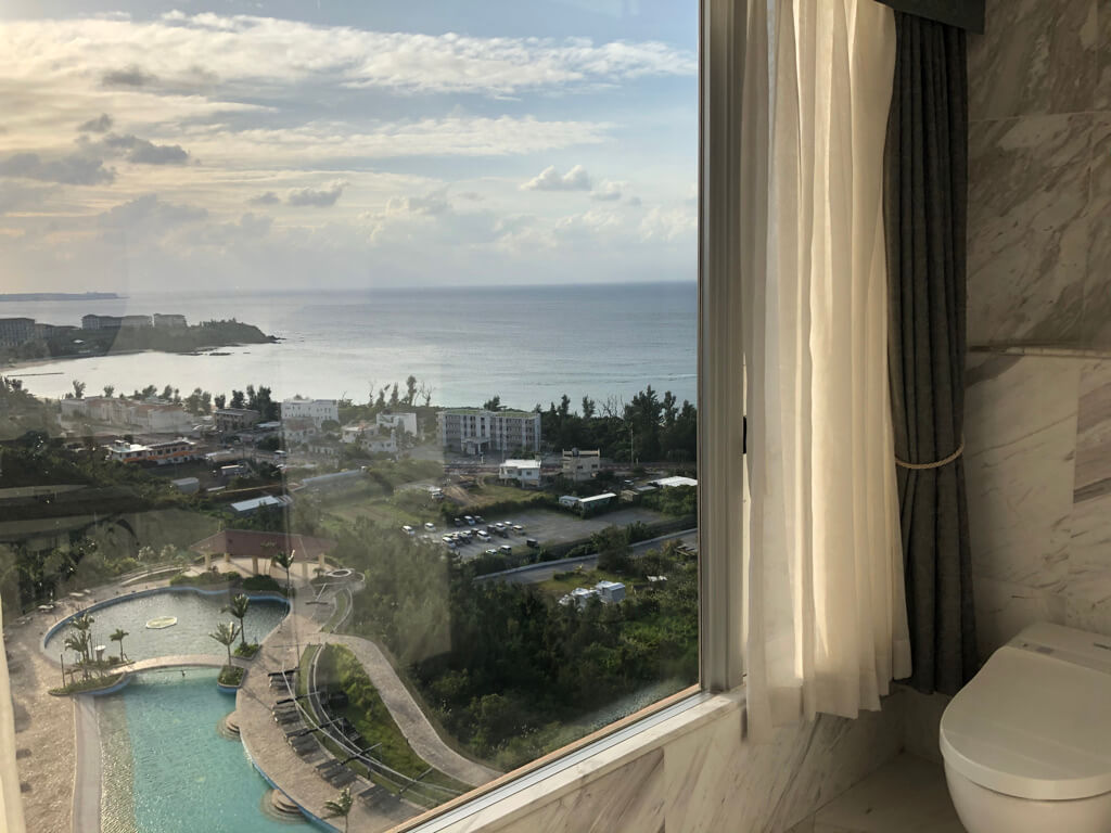 沖縄マリオット 宿泊記 パノラマオーシャンスイートプレミアム 部屋 館内施設 格安宿泊　プラチナ特典 SPGアメックス紹介　ジム　プール　スパ